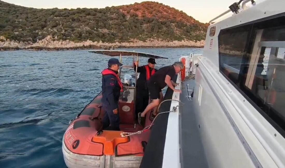 Antalya’nın Kaş ilçesinde yürüyüş yaparken kayalık bölgede mahsur kalan Alman