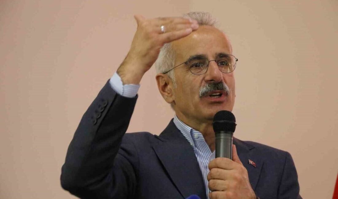 Ulaştırma ve Altyapı Bakanı Abdulkadir Uraloğlu, Antalya ziyaretleri kapsamında katıldığı