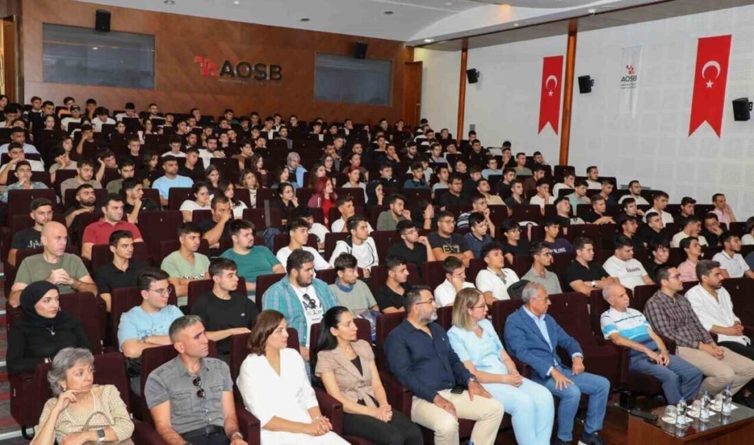Öğrencilerle bir araya gelen OSB Yönetim Kurulu Başkanı Bekir Sütcü,”