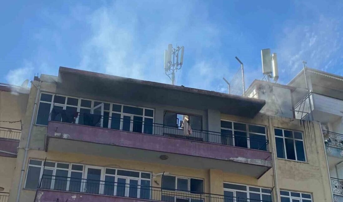 Antalya’nın Serik ilçesinde 5 katlı bir apartmanın en üst katında