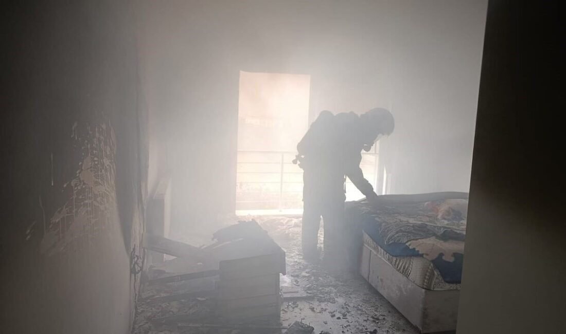 Hatay’da bir evde çıkan yangında ev kullanılmaz hale geldi. Yangın,