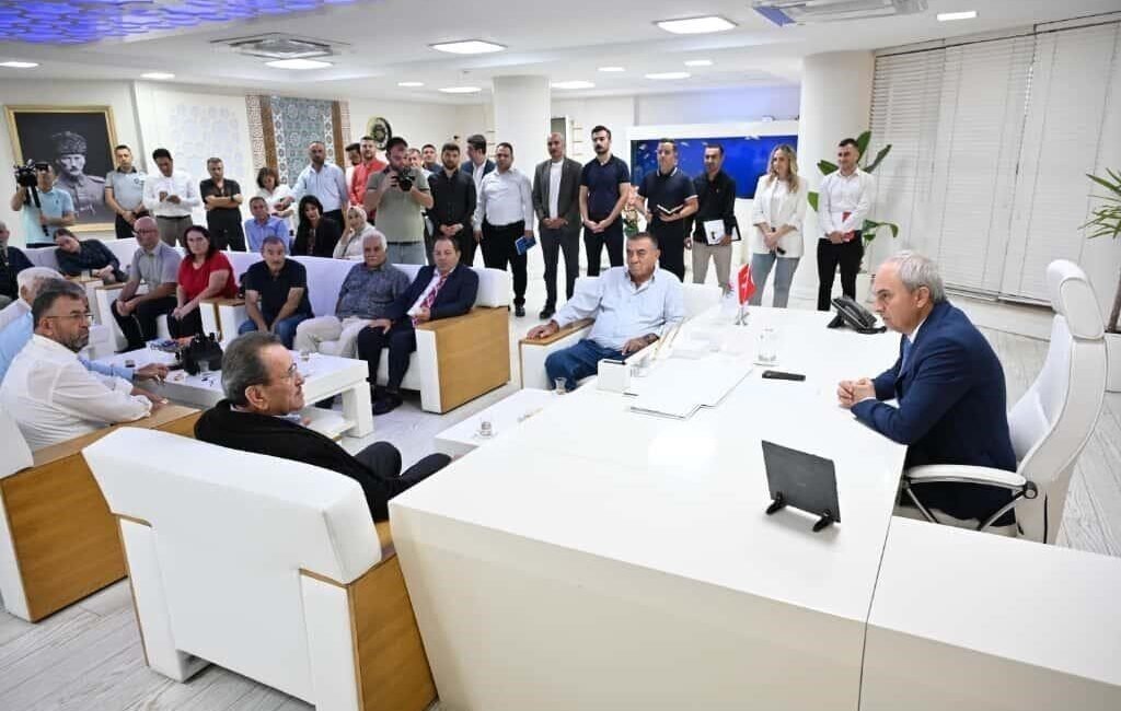 Kepez Belediye Başkanı Mesut Kocagöz, halk günü buluşmasında vatandaşların talep,