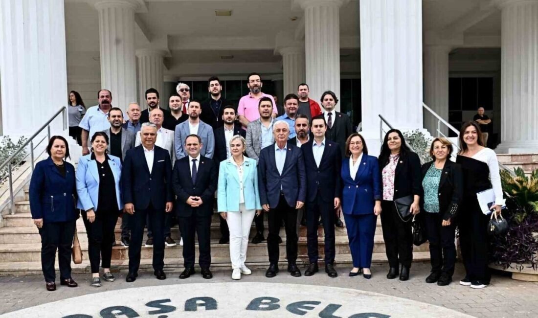 Antalya Muratpaşa Belediye Başkanı Ümit Uysal, CHP Yerel Yönetimler ve