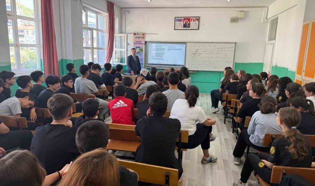 Öğrencilerle buluşan Mersin’in Anamur Cumhuriyet Başsavcısı Tanju Çatlı,” Savcılık bir