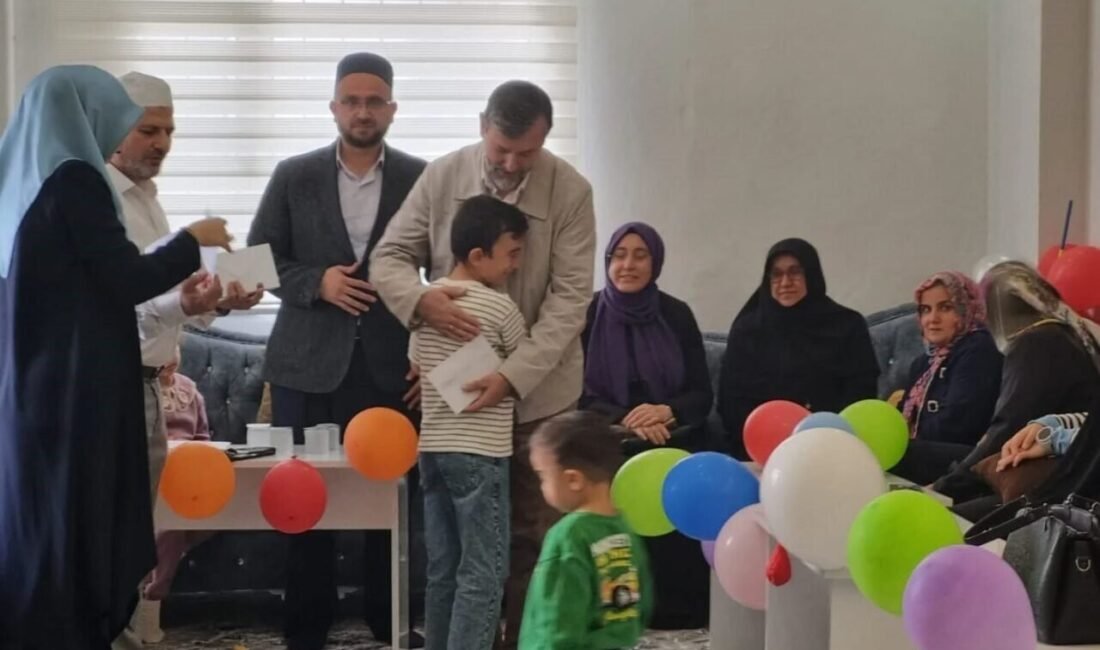 Hatay il müftülüğünce düzenlenen programla Belen ilçesinde yaşayan yetim çocuklara,