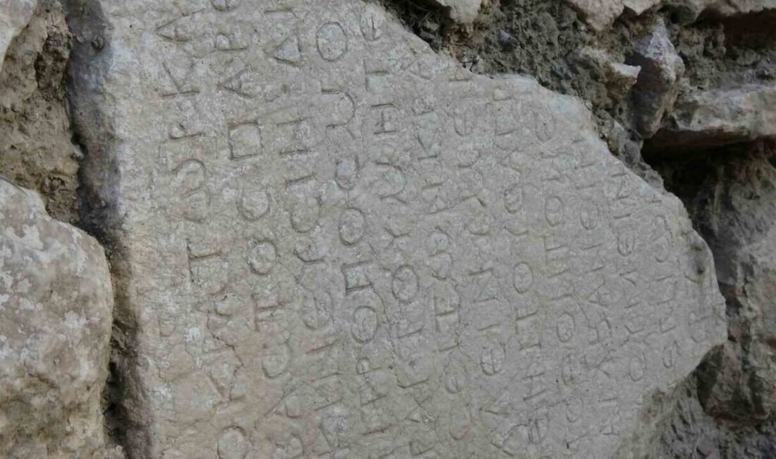 Burdur’un Yeşilova ilçesinde 1950’li yıllarda yapılan evin dış duvarlarında kullanılan