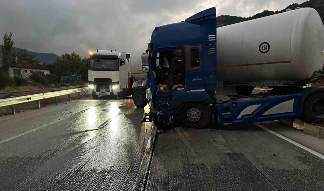 Burdur’un Çeltikçi ilçesinde bariyerlere çarpan tır makasladı, kara yolu kısa
