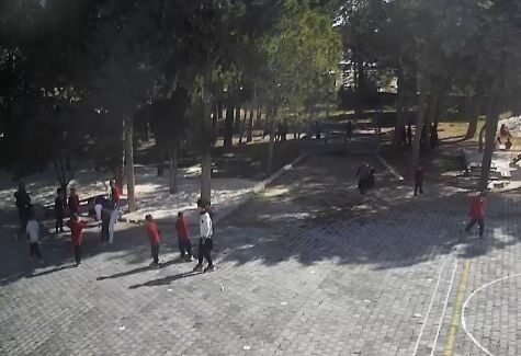 Burdur’da okulda nefes borusuna simit dilimi takılan öğrenciyi, öğretmenin Heimlich