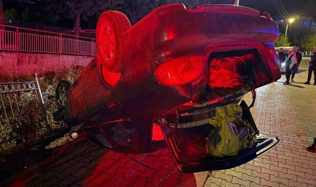 Burdur’un Bucak ilçesinde sürücüsünün direksiyon hakimiyetini kaybetmesi sonucu takla atan