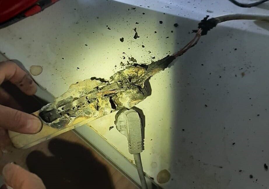 Burdur’un Bucak ilçesinde bir evde prize takılan uzatma kablosunun sebep