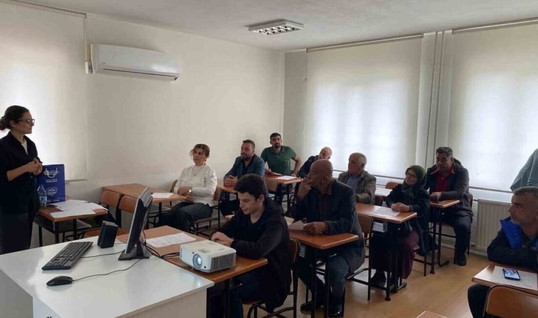 Antalya Büyükşehir Belediyesi tarafından düzenlenen budama, gübreleme ve toprak analizi