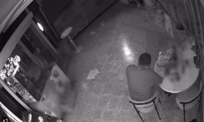 Burdur’da camı taşla kırarak markette alkollü çilingir sofrası kuran şüpheli,