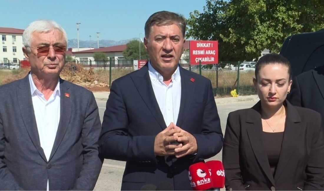CHP Grup Başkanvekili Murat Emir, Muhittin Böcek’i tutuklu bulunduğu cezaevinde