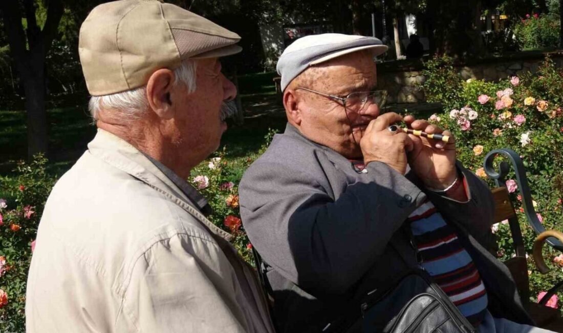 Burdur’da yaşayan 77 yaşındaki Mustafa Uzun, yanından hiç ayırmadığı sipsiyi