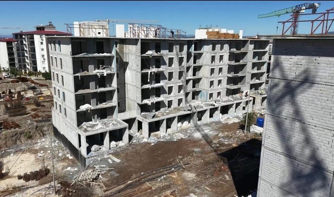 Osmaniye’de depremde yıkım yaşanan ve rezerv alana alınan Esenevler Mahallesi’nde