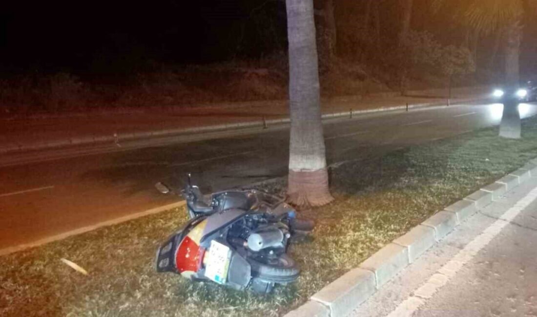 Antalya’nın Manavgat ilçesinde kullandığı motosikletin aydınlatma direğine çarpması sonucu meydana