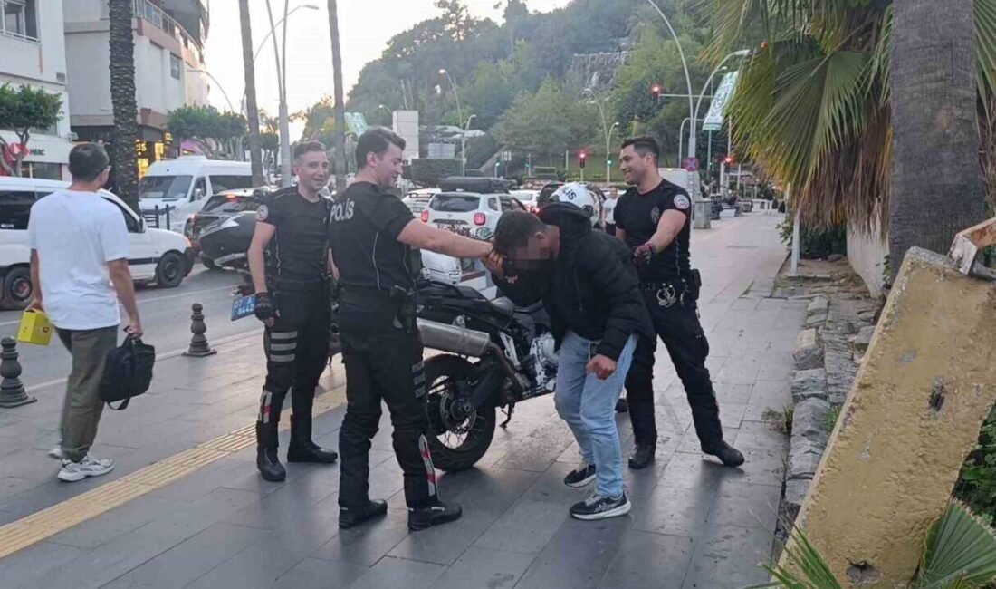 Antalya’da dolmuş durağında baygın halde yatan şahıs, polis ekiplerinin çabasıyla