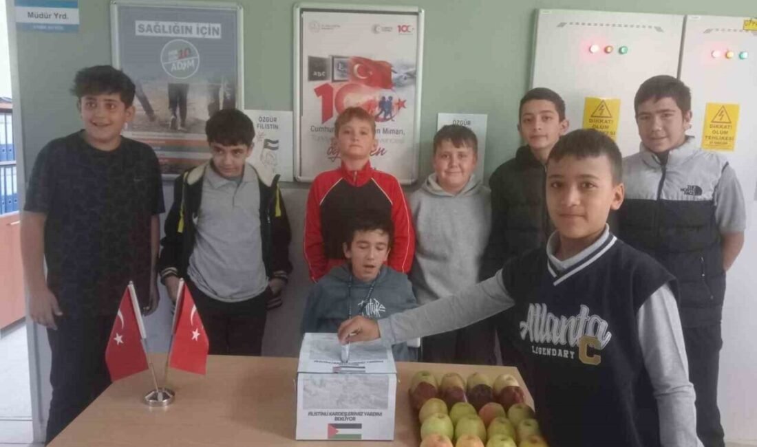 Isparta’nın Eğirdir ilçesindeki öğrenciler, Filistin halkına destek olmak amacıyla düzenlenen