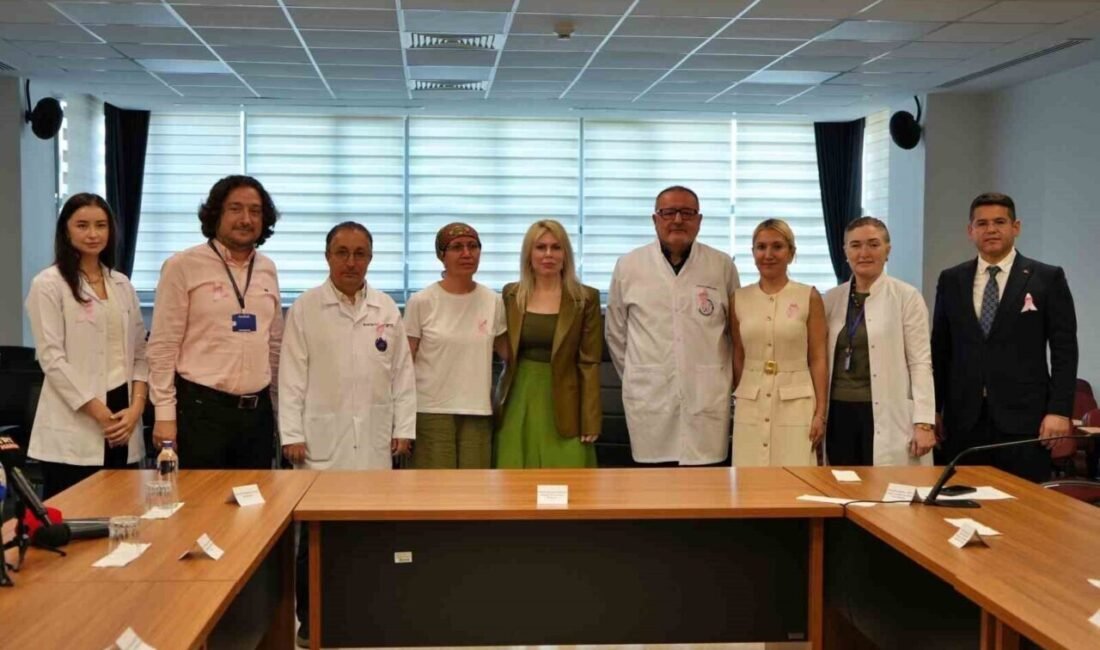 Akdeniz Üniversitesi’nde, Dünya Meme Kanseri Farkındalık Ayı kapsamında düzenlenen toplantıda,