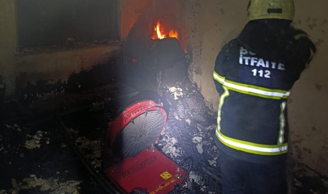 Burdur’un Bucak ilçesinde evde çıkan yangın itfaiye ekiplerinin müdahalesi sonrası