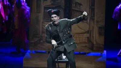 Mersin Büyükşehir Belediyesi Şehir Tiyatrosu, ‘Eyvah Nadir’ oyununu yeniden sahneye