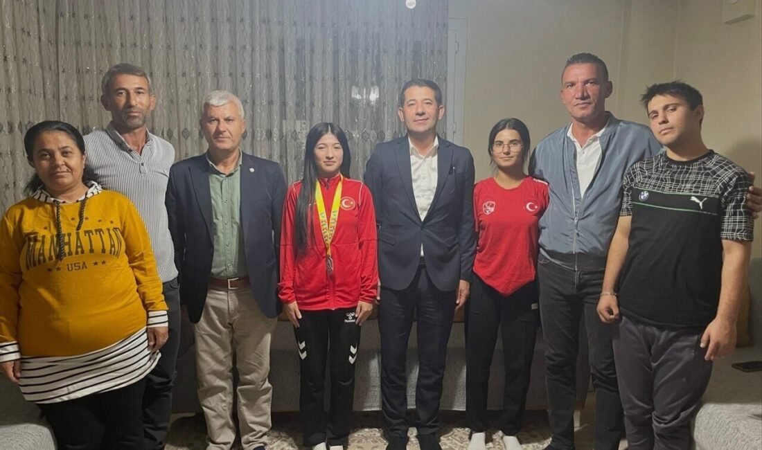 Adana’nın Feke ilçesinde yaşayan milli sporcu Fatma Gül Çoban, kadınlar