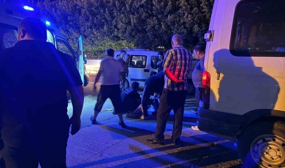Antalya’nın Gazipaşa ilçesinde geri manevra yapan minibüsün çarptığı yaya yaralandı.