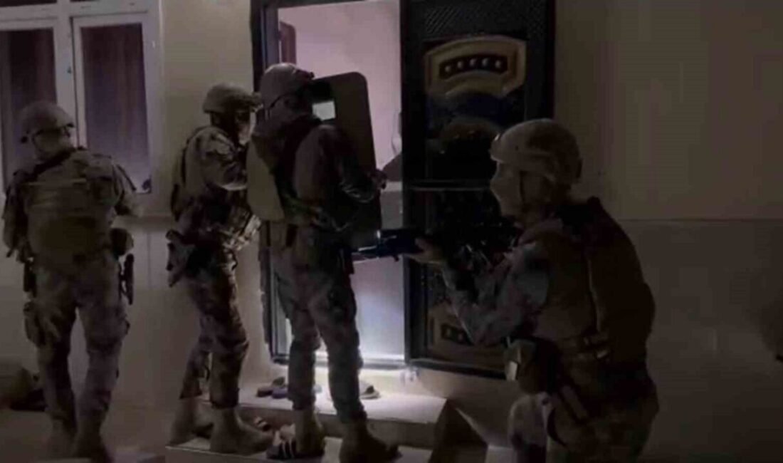 Hatay’da Cumhuriyet Başsavcılığı koordinesinde göçmen kaçakçılarına yönelik yapılan şafak operasyonunda