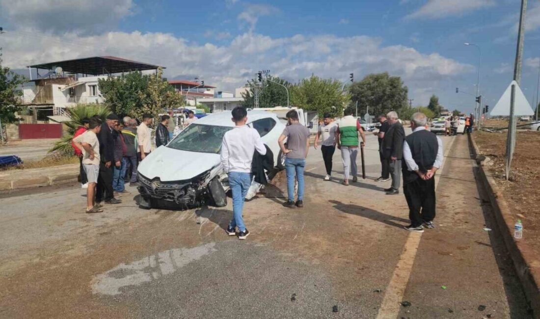 Hatay’da 2 otomobilin çarpıştığı kazada 1 sürücü yaralandı. Kaza; Gaziantep