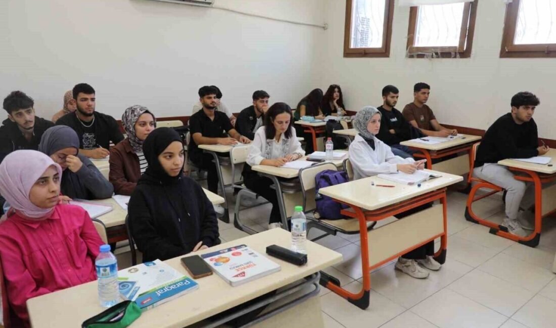 Hatay Büyükşehir Belediyesi’nin YKS ve LGS’ye yönelik verdiği kurslarda eğitim