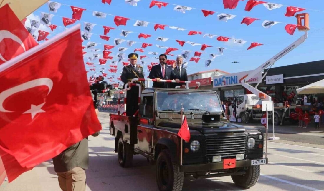 Hatay’da 29 Ekim Cumhuriyet Bayramı vatandaşların yoğun katılımıyla coşkuyla kutlandı.