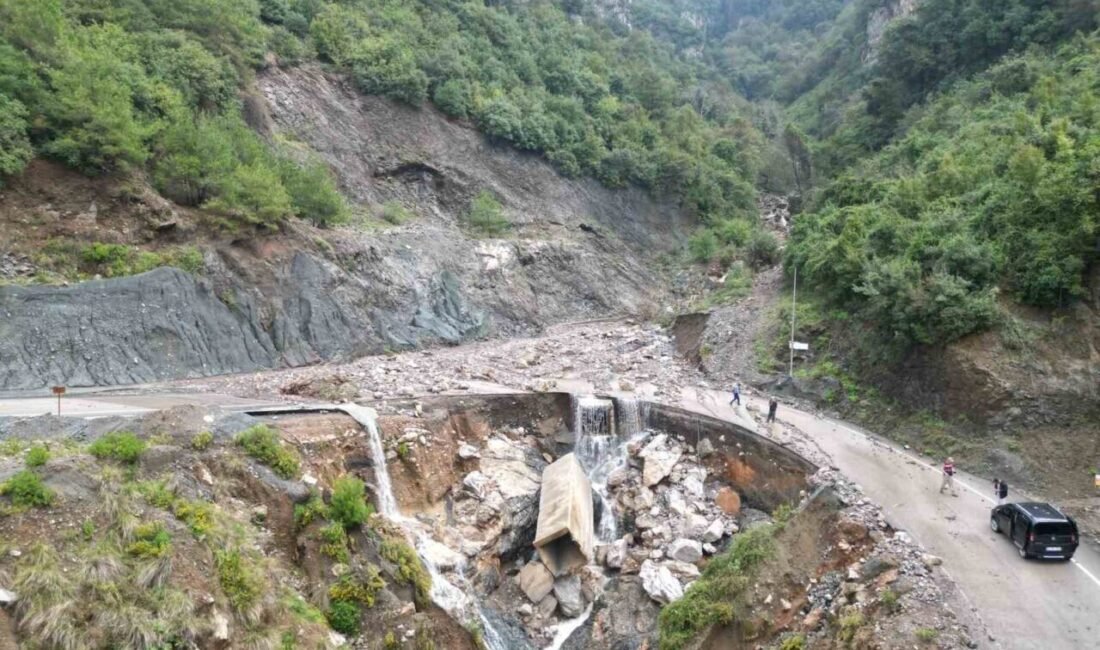 Meteorolojinin şiddetli yağış uyarısında bulunduğu Hatay’da, özellikle kıyı ilçelerde gece