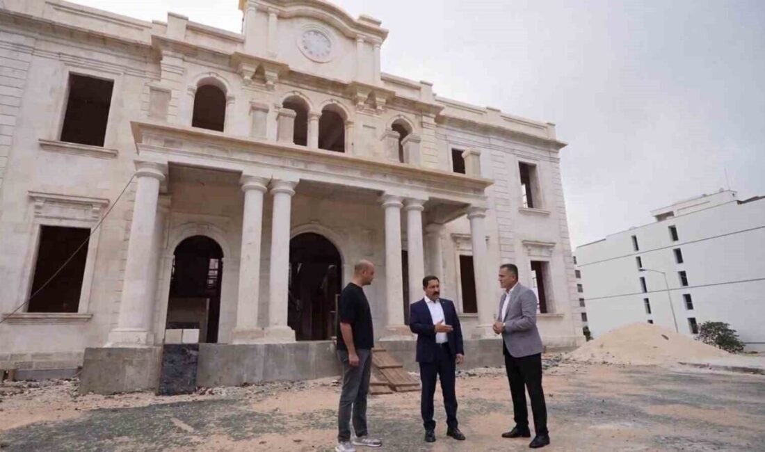 Hatay’da asrın felaketinde zarar gören tarihi valilik binasında restorasyon çalışmaları