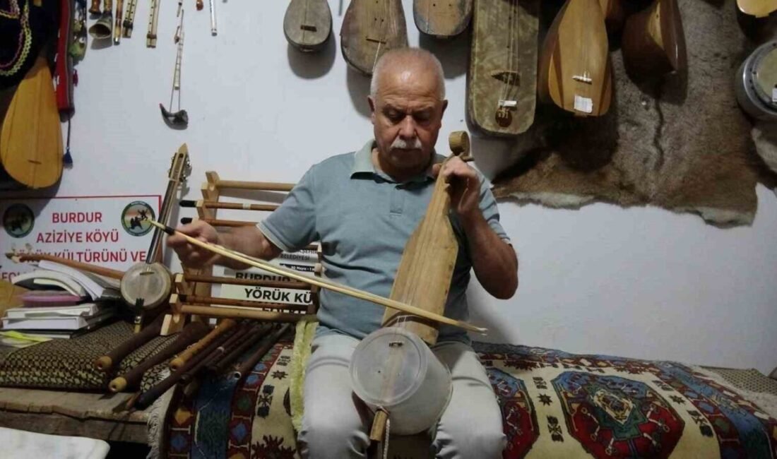 Burdur’da 40 yıldır babasından öğrendiği gibi müzik aletlerini yapan ve