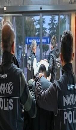 Isparta’da polis ekiplerince yürütülen çalışmalarda, uyuşturucu madde kullanma suçundan haklarında