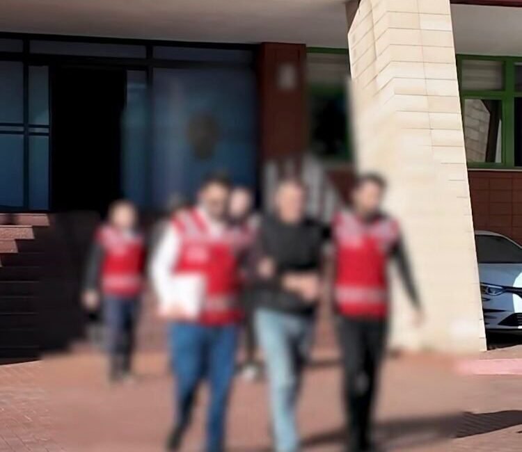 Isparta’da polis ekipleri, kendilerini kamu görevlisi olarak tanıtıp bir vatandaşı