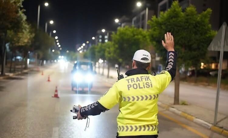 Isparta’ polis ekiplerince 5 mahallede gerçekleştirilen uygulamada, gürültü kirliliği ve