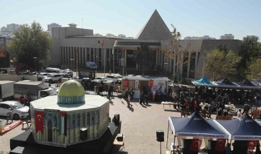 Kahramanmaraş’ta gelirlerinin Gazzelilere bağışlanacağı hayır çarşısı kuruldu. Kahramanmaraş Necip Fazıl