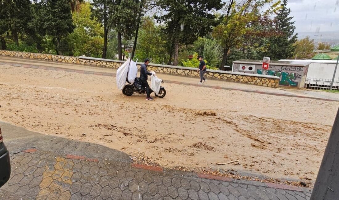 Kahramanmaraş’ta etkili olan sağanak yağış su baskınlarına sebep oldu. Kent