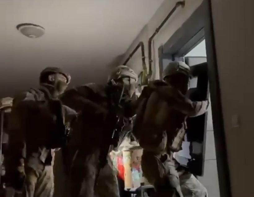 Kahramanmaraş’ta düzenlenen silah kaçakçılığı operasyonunda yakalanan 14 şüpheliden 7’si tutuklandı.