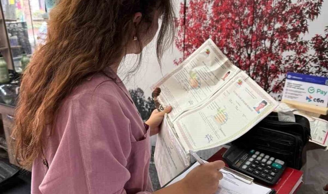 Kemer Belediyesi Zabıta Müdürlüğü ekipleri, ilçe genelindeki berber ve güzellik