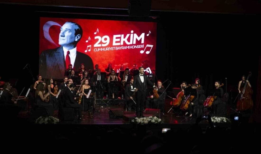 Mersin Büyükşehir Belediyesi Kent Orkestrası, ‘cumhuriyet coşkusunu birlikte yaşayalım’ sloganıyla