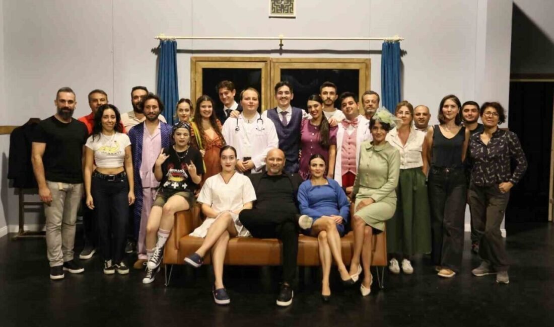 Kepez Kent Tiyatrosu, tiyatroseverleri unutulmaz bir komediyle buluşturuyor. Bol kahkahalı