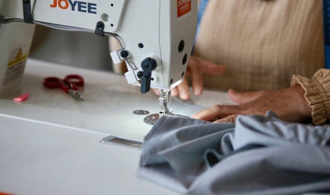 Kepez Belediyesi’nin kadın emeğine dayalı tekstil atölyesi, hem belediye personelinin