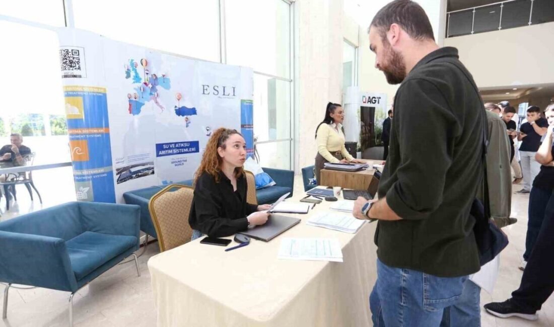 Kepez Belediyesi’nin ev sahipliğinde düzenlenen Kariyer ve İstihdam Günü, yoğun