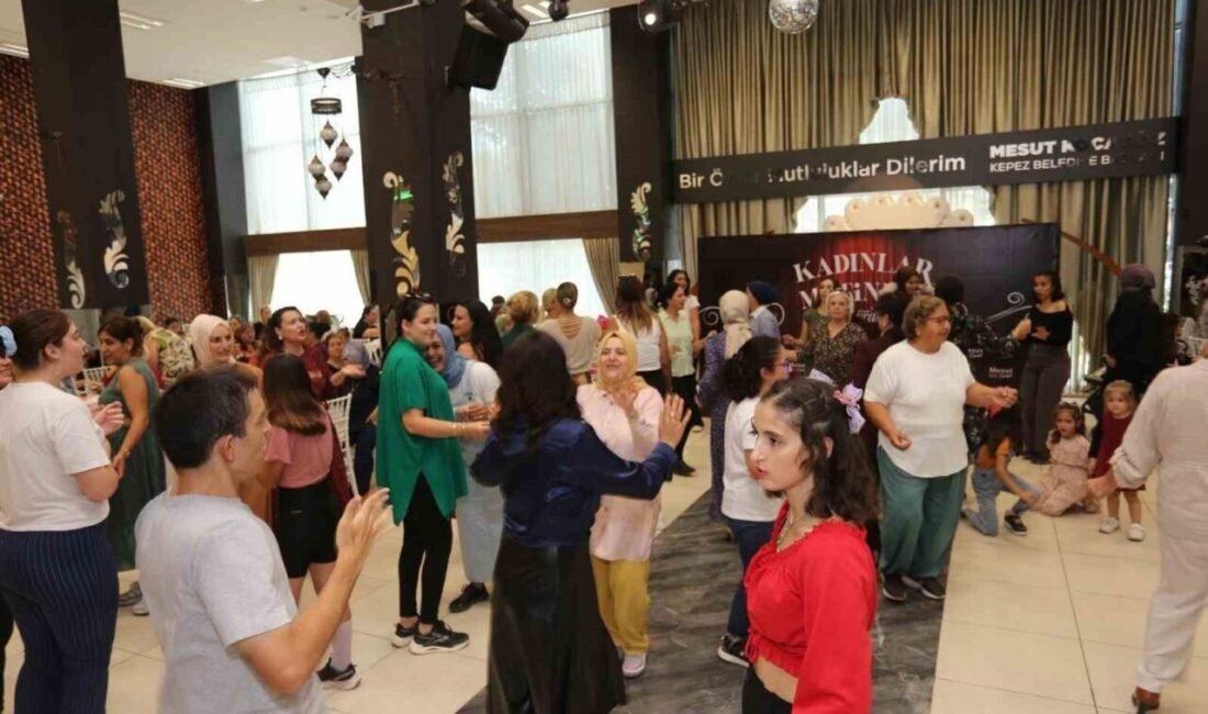 Kepez Belediyesi’nin kadınlara yönelik sosyal etkinlikler kapsamında düzenlediği “Kadınlar Matinesi”,