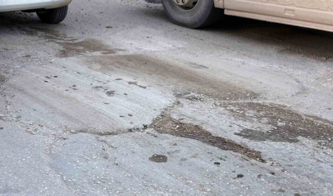 Hatay’da kırmızı ışıkta beklerken yola beton döken mikser sürücüsüne 2