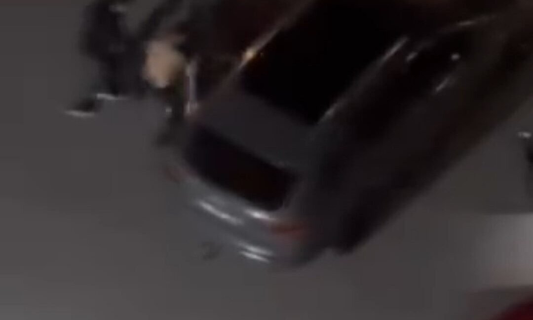 Adana’da komşular arasında yumruk ve tekmelerin havada uçuştuğu kavga, cep