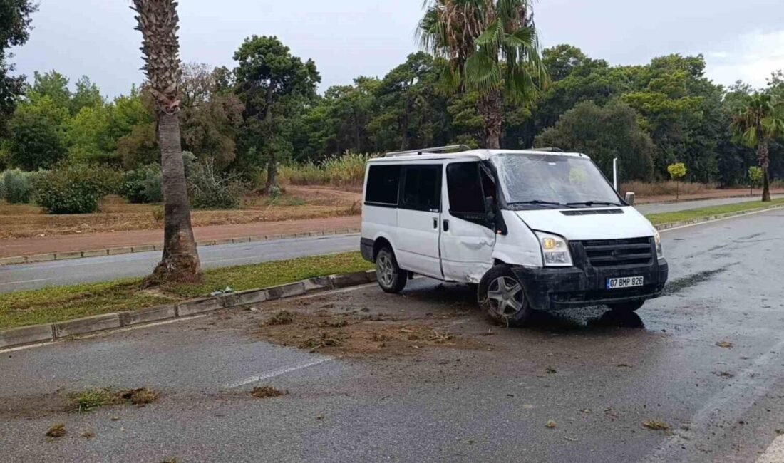 Antalya’nın Manavgat ilçesinde yağmur nedeniyle kayganlaşan yolda sürücüsünün direksiyon hakimiyetini