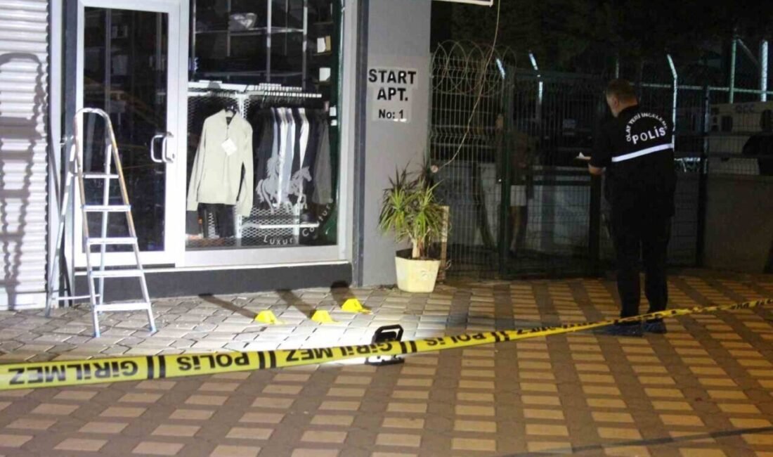 Adana’da bir erkek giyim mağazasına parça tesirli el yapımı patlayıcı